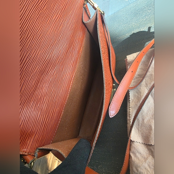Vintage Louis Vuitton Epi Monceau Biface 2Way Shoulder Bag, Kenyan Fawn Brown - Picture 5 of 16